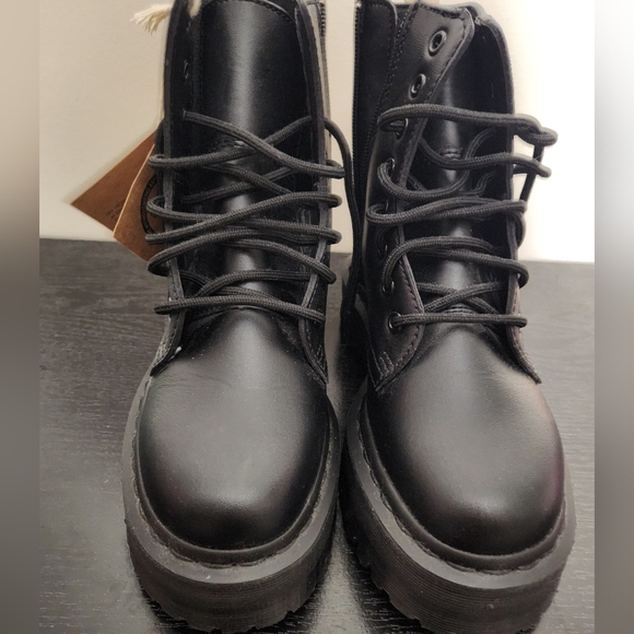 Dr Martens - Picture 2 of 5